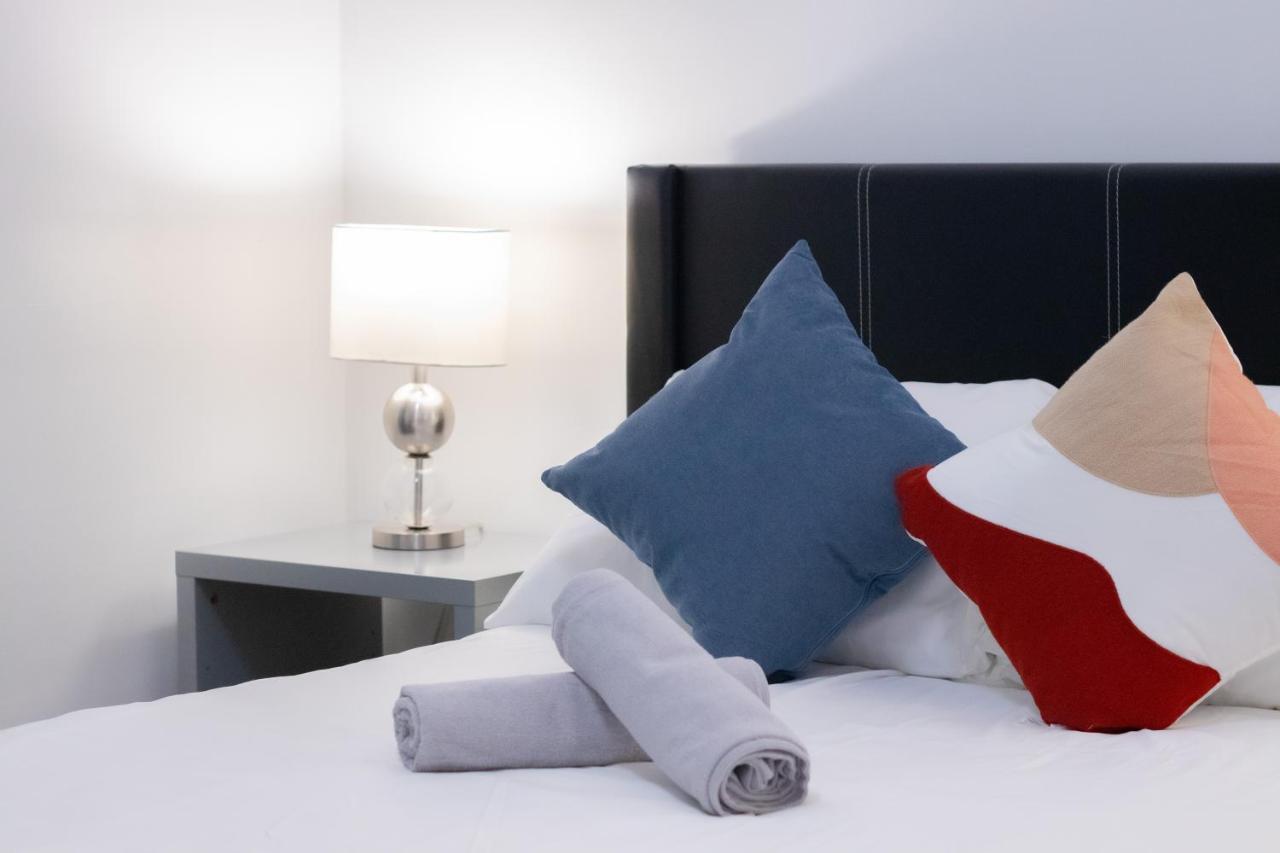 Cozy Private Room-Your Perfect Place In Hamilton Exterior photo