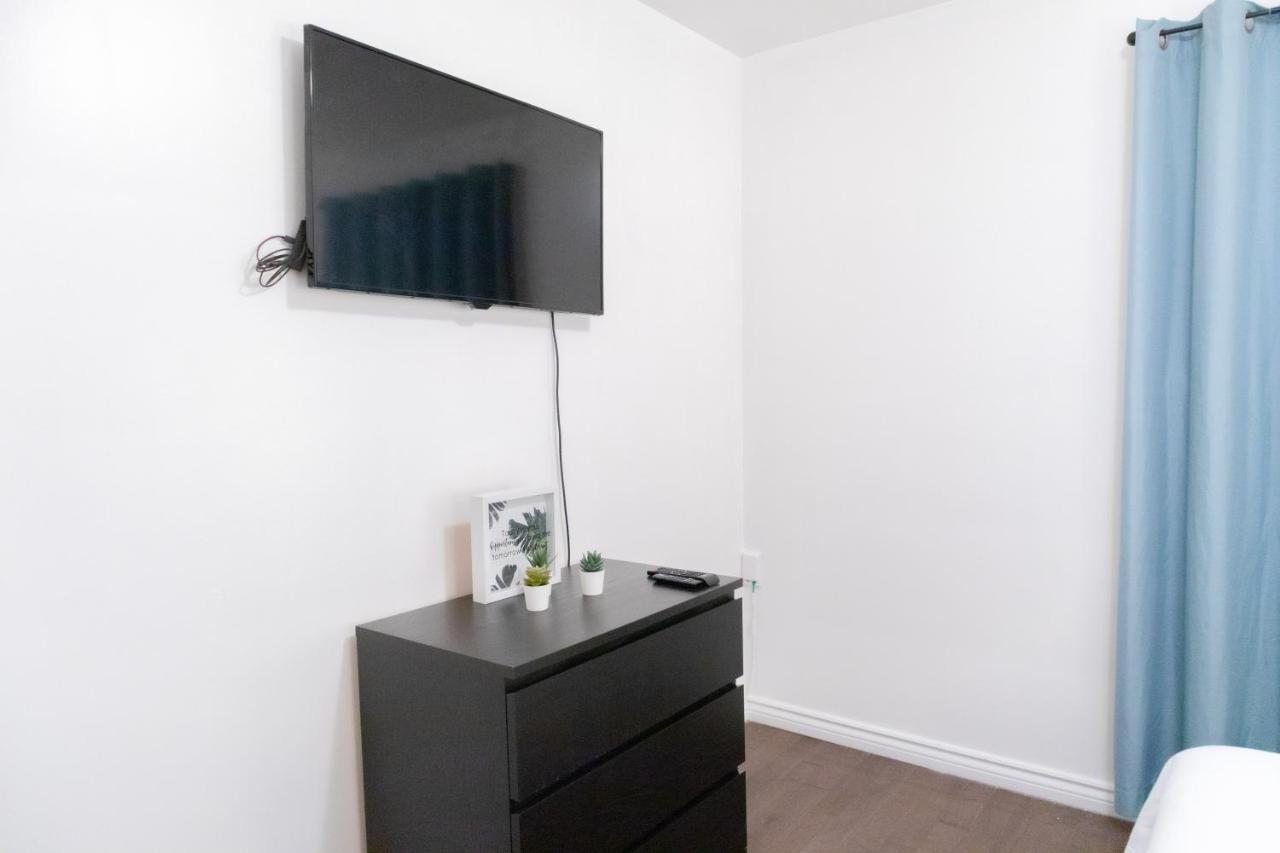 Cozy Private Room-Your Perfect Place In Hamilton Exterior photo